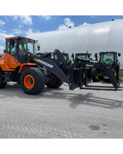 Doosan | Develon DL250 Wheel Loader With Mat Grapple